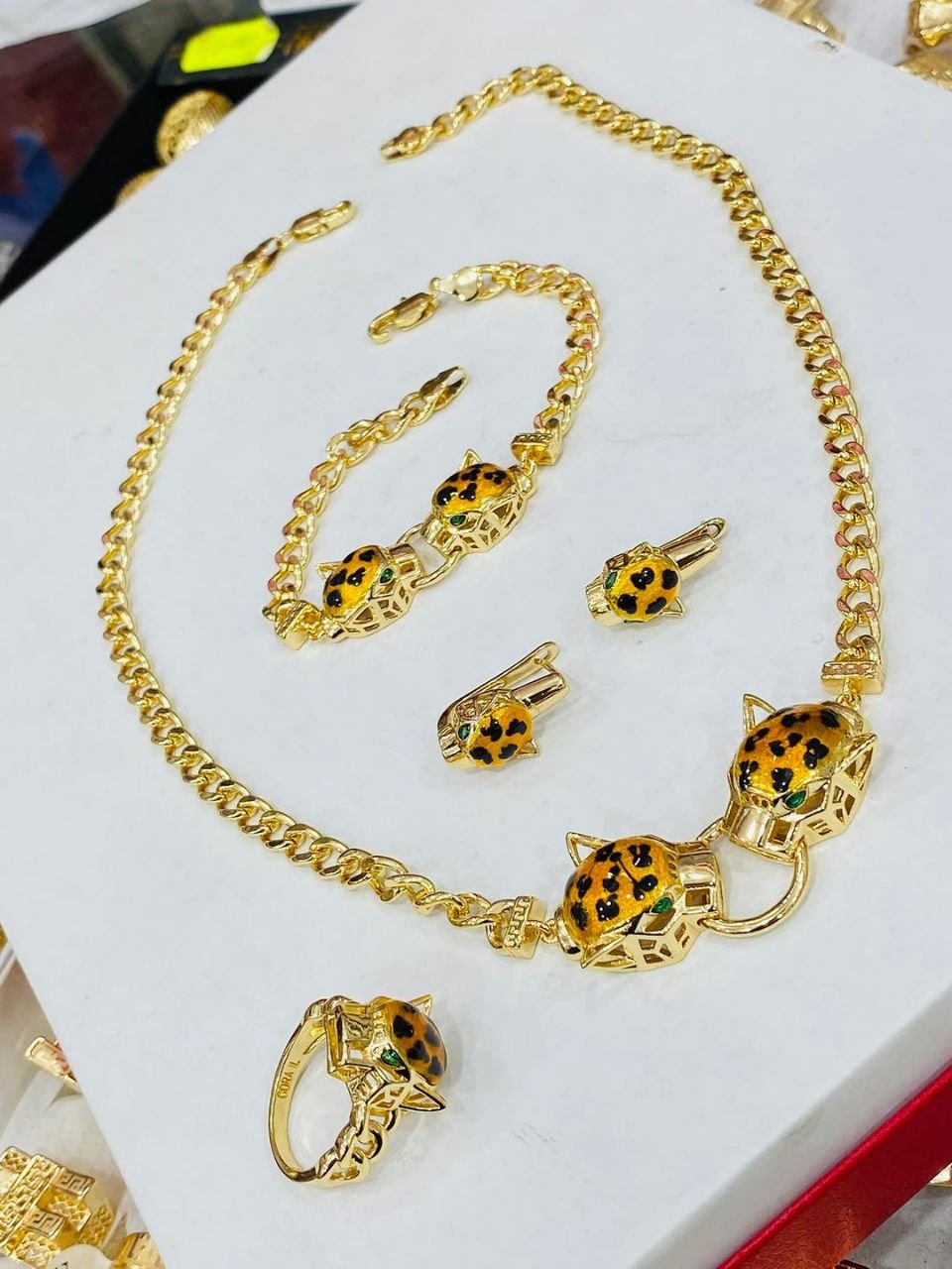 طقم جاغوار مميزيهدى لأعز الناس في حياتك❤️طقم فاخم و فريد من نوعه - الصورة 3